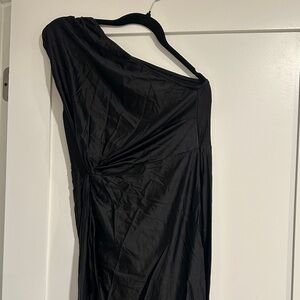 Elegant Black One-Shoulder Dress